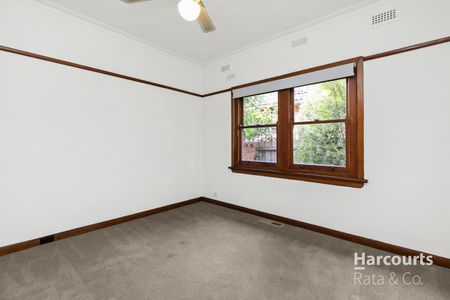 Oakhill Estate Family Home! - Photo 3