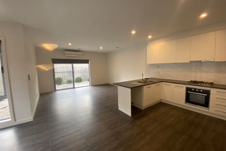 5/157 Hickford Street, Reservoir. - Photo 2