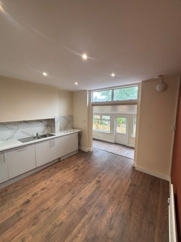 5 Bed Semi-Detached House, Edward Road, NG2 - Photo 2