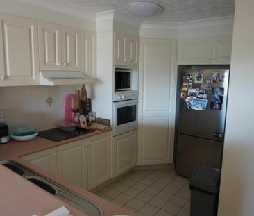 Two Bedroom Coastal Apartment! - Photo 5