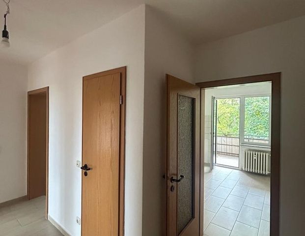 Ruhige Drei Zimmer Wohnung mit Balkon in Oberhausen zu vermieten - Photo 1