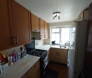 2 Bed Flat, Edith Court, CR0 - Photo 4
