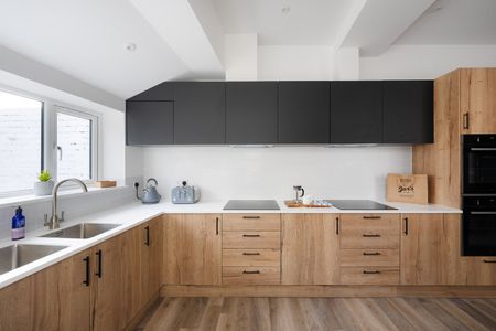 8 Bed Terraced House, Downend Road, BS16 - Photo 5