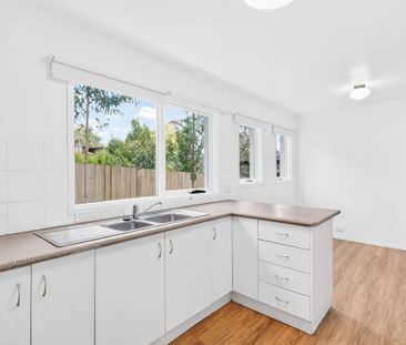 Spacious Four-Bedroom Home in a Peaceful Leura Setting - Photo 6