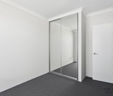 Beautiful, Modern Brand-newly Built Home - Photo 2