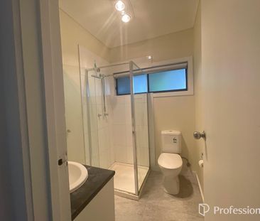 17 Kenneth St, Braybrook, Vic 3019 - Photo 3