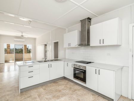 $550 per week | 4 Bedrooms | 1 Bathroom | 1 Carport space - Photo 5