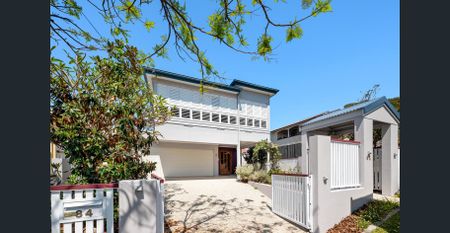 Luxury Family Home with City Views, Internal Lift & Multiple Living Areas - Photo 2