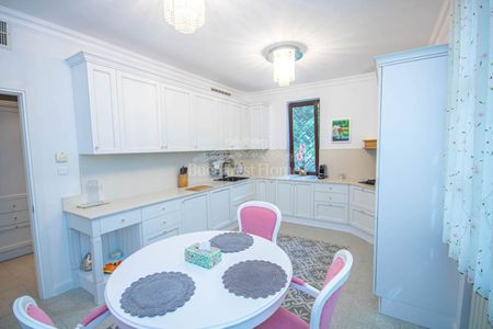 Elegant and Stately Five-Bedroom Villa - British School of Bucharest (BSB) - Photo 3