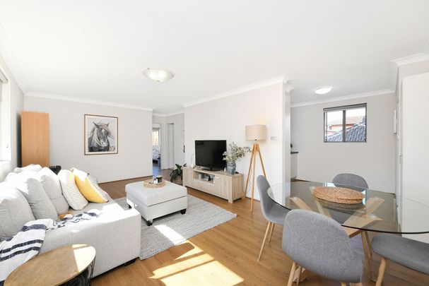 Bright and Sunny North Facing Apartment! - Photo 1