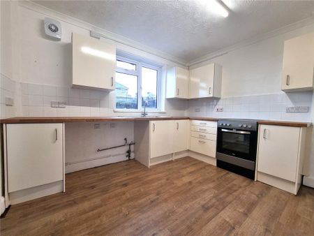 3 bedroom semi-detached house to rent - Photo 4