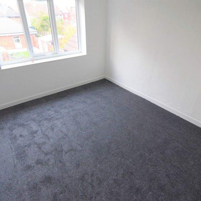 To Let 1 Bed Flat - Photo 1