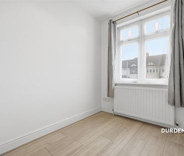 Kingsway, Woodford Green - Photo 1