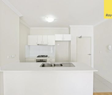 Modern & Fresh: Renovated 2-Bed Unit with Brand New Floating Floors - Photo 4