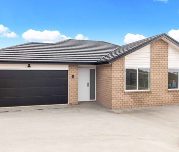 5 Bedrooms + 2 Living areas! - Photo 5
