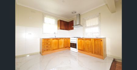 Prime Springvale Location - Walk to Everything! - Photo 5