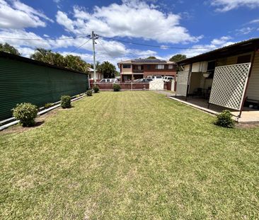 RENOVATED 2 BEDROOM COTTAGE - Photo 3