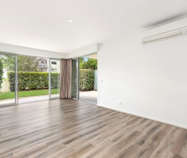 Single level. Private. Convenient. - Photo 4