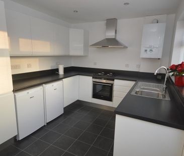 2 bedroom semi-detached house to rent - Photo 3