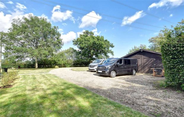 Beautiful semi-detached cottage in a rural setting on the outskirts of Woodchurch village - Photo 1