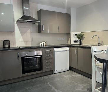 4 bedroom flat to rent - Photo 4