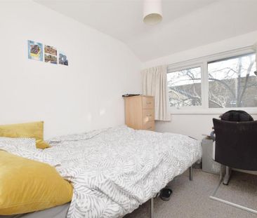 5 bedroom end of terrace house to rent - Photo 3