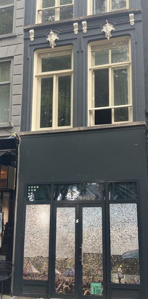 Te huur: kleine studio voor student met gezamenlijke binnentuin aan de Grote Markt van Breda - Foto 2