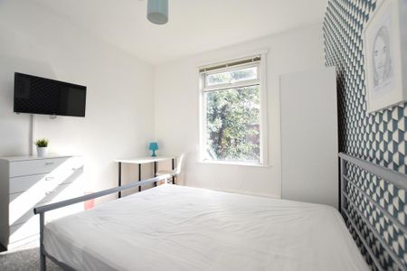 6 bedroom terraced house to rent - Photo 4