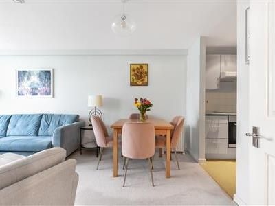 Lombard Road, SW11 - Photo 3