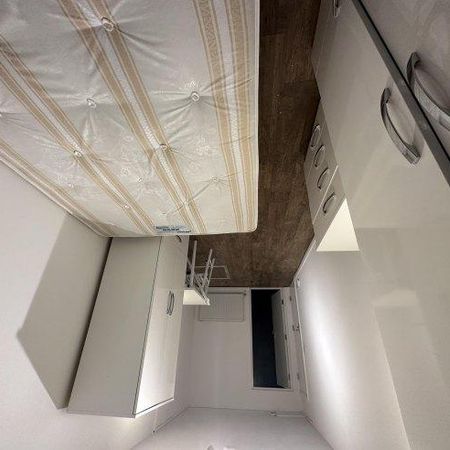 5 bedroom flat to rent - Photo 4