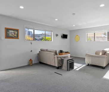 4 bedroom plus external rumpus in beautiful Bayview. - Photo 2