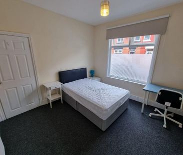 3 bedroom terraced house to rent - Photo 3