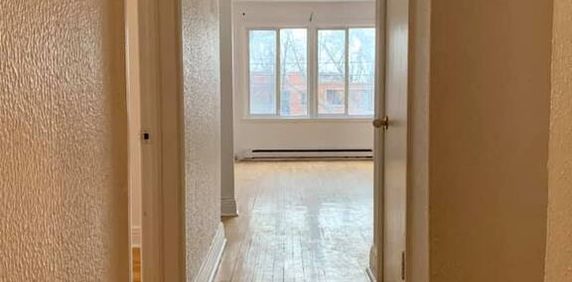 NDG - Beau 5 1/2 De 3 Chambres - Photo 2