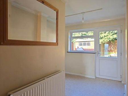5 bedroom semi-detached house to rent - Photo 4