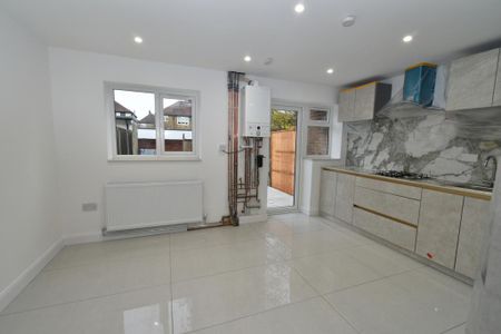 3 bedroom terraced house to rent - Photo 2