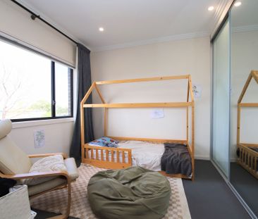 Modern Four Bedroom Duplex - Photo 2