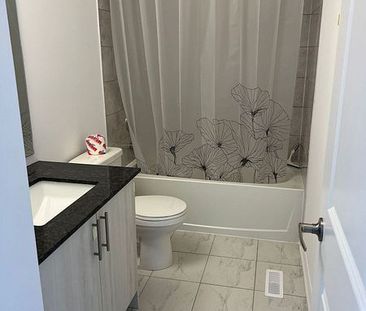 For Lease - 12 PUMPKIN CORNER Crescent, Barrie, Ontario - Photo 4