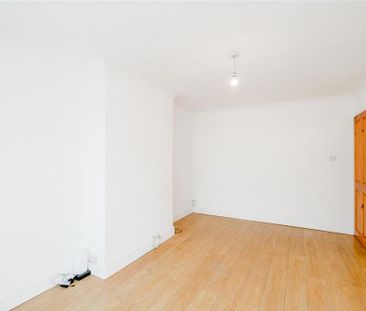 2 bedroom maisonette to rent - Photo 3