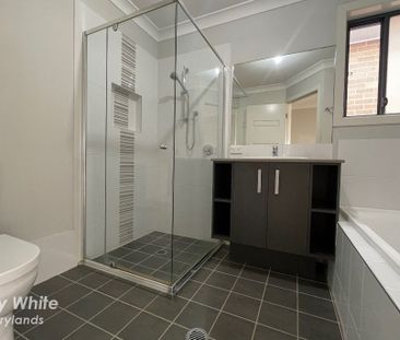 Spacious Family Duplex - Photo 6