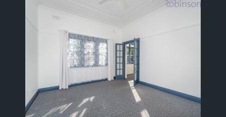 Three bedroom home in a convenient location - Photo 2