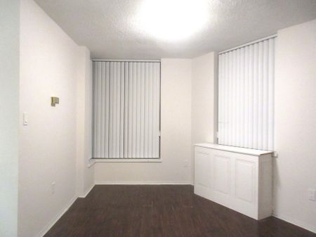 For Lease - 270 Queens Quay Unit# 2702, Toronto, Ontario - Photo 4