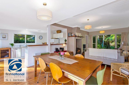 FULLY FURNISHED - Renovated 3-bedroom Hampton’s style cottage on 1/2 an acre: Pearl Beach - Photo 4