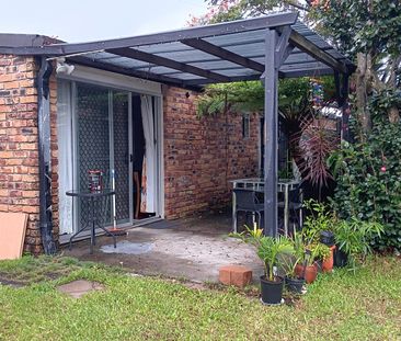 Broadbeach Waters - Photo 5