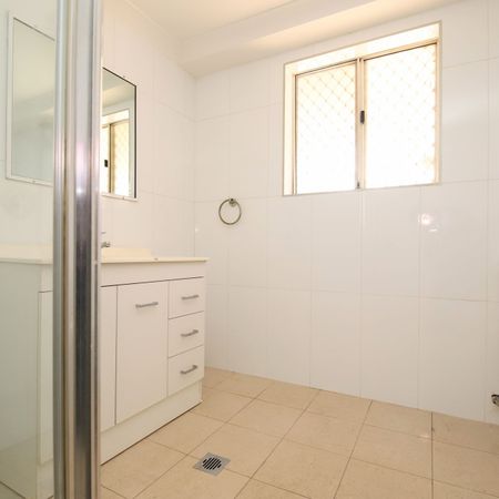 Neat & Tidy Ground Floor Unit - Photo 3