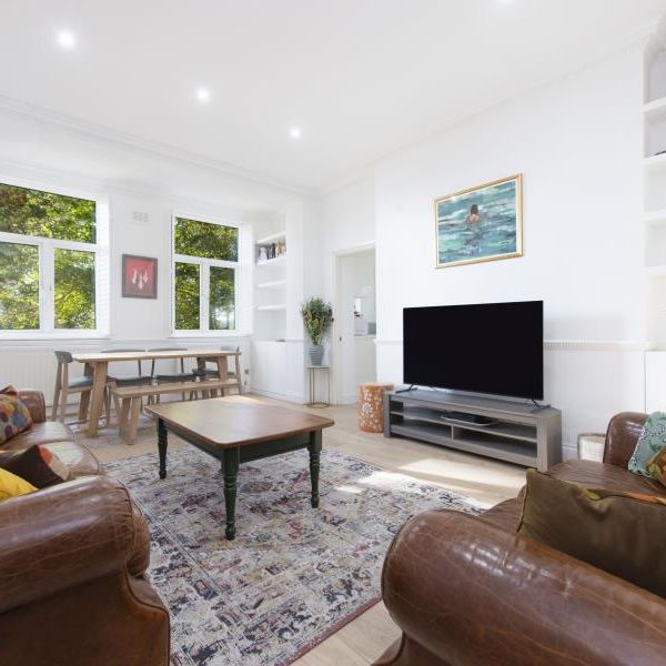 3 bedroom flat to rent - Photo 1