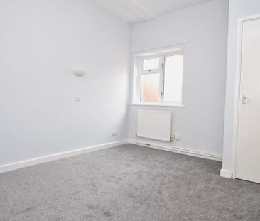 3 bedroom apartment to rent - Photo 4