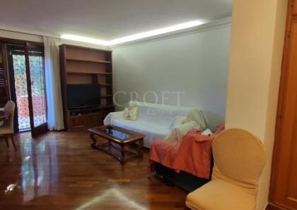 Monteverde Vecchio-Terrace: Furnished 2 Bedroom, 2 Bath, spacious kitchen, living, large private terrace and garden. Bright, silent, near shops, services and transport, located on a quite street in a well kept building. Possible parking. Ref 2375