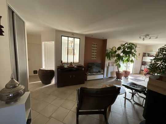 A LOUER - Plaimpied - Maison de plain pied de 115m² avec piscine hors sol. - Photo 1