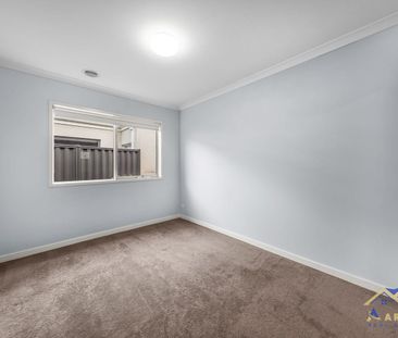 Stunning Henley Masterpiece-Property in Prime Location! - Photo 5