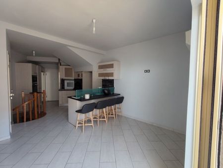 Διαμέρισμα για ενοικίαση Φλοίσβος (Παλαιό Φάληρο) - Photo 4